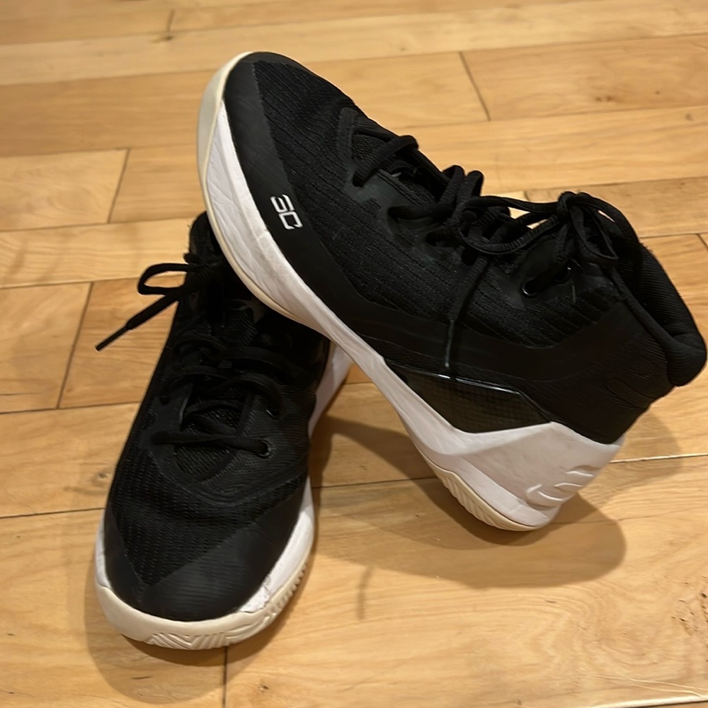 Under Armour Kids Basketball Steph Curry Shoes size 2.5